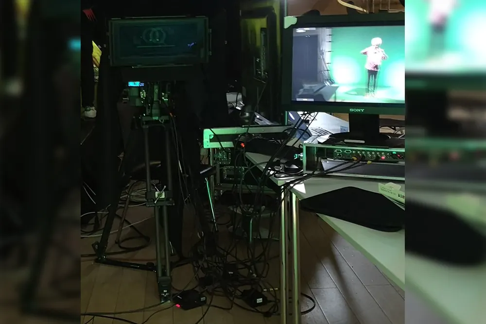 Immersive room with stereoscopic projection screens